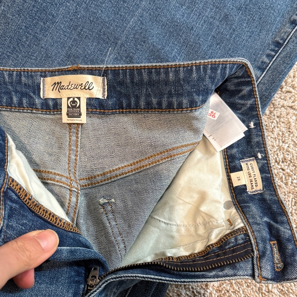 Madewell Curvy Flared Wide Leg Crop Jeans In Oneida - Picture 3 of 5